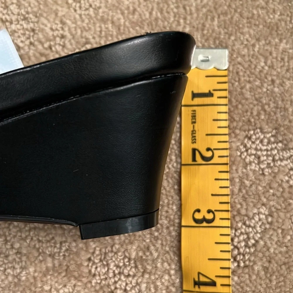 NWT SoftShoe by Medicus Black Slip on Sandal, 11M